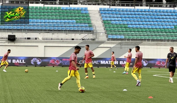 Khung cảnh thi đấu bóng đá tại Jalan Besar Stadium